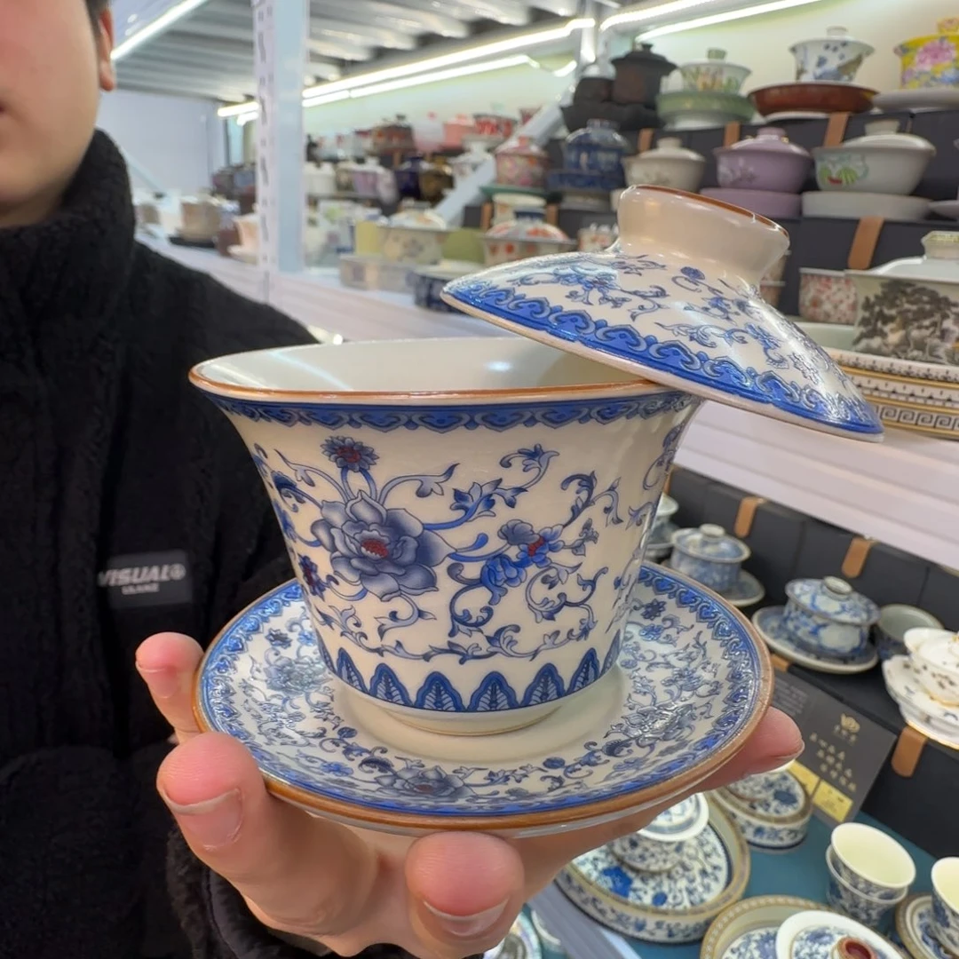 这些盖碗很漂亮我很喜欢！！