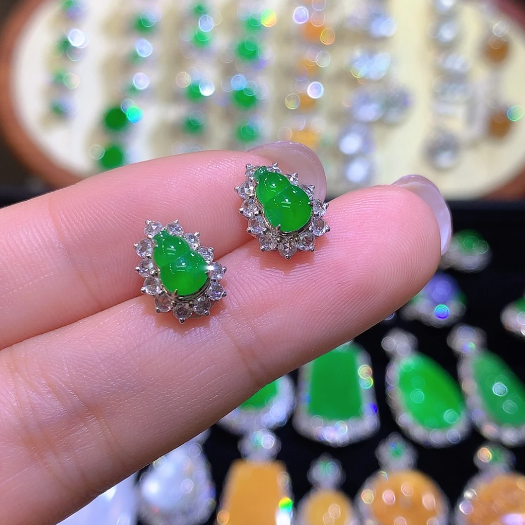 翡翠18K金镶嵌耳饰高冰满绿葫芦耳钉