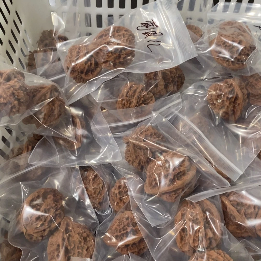 文玩核桃吊坠小红一般对