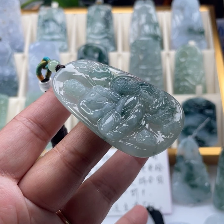 翡翠未镶嵌颈饰玉