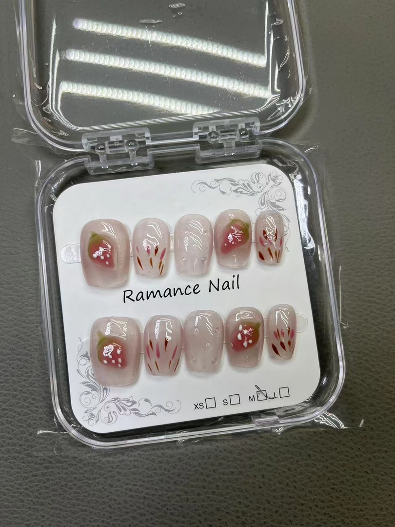 纯欲草莓 穿戴甲 两单包邮