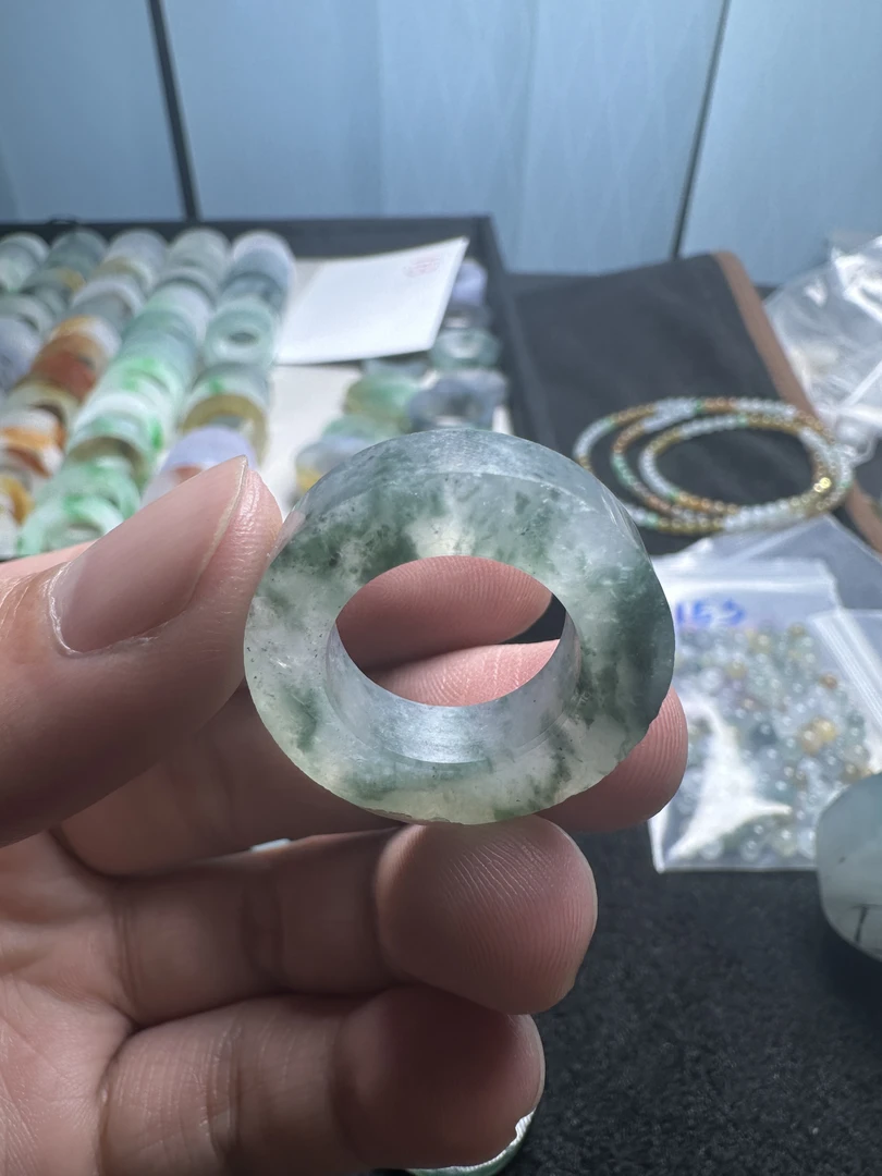 天然翡翠戒圈飘花A货