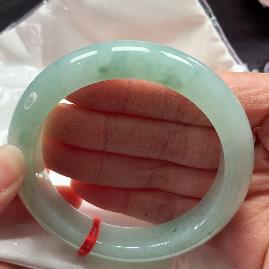 翡翠手镯未镶嵌59圈