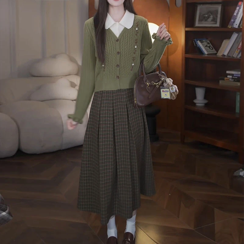 2025秋新款洋气减龄慵懒风百搭针织开衫气质格纹裙两件套