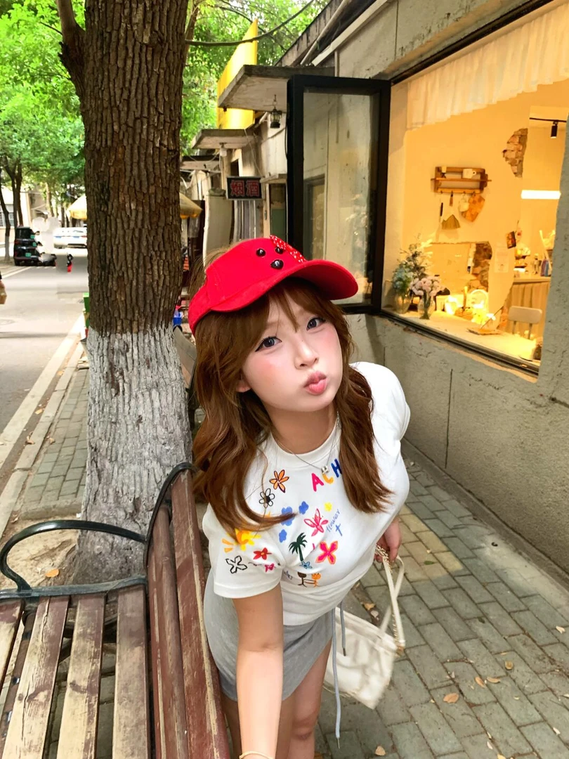 美式辣妹正肩短袖t恤女夏季新款涂鸦印花修身显瘦白色短款上衣tee