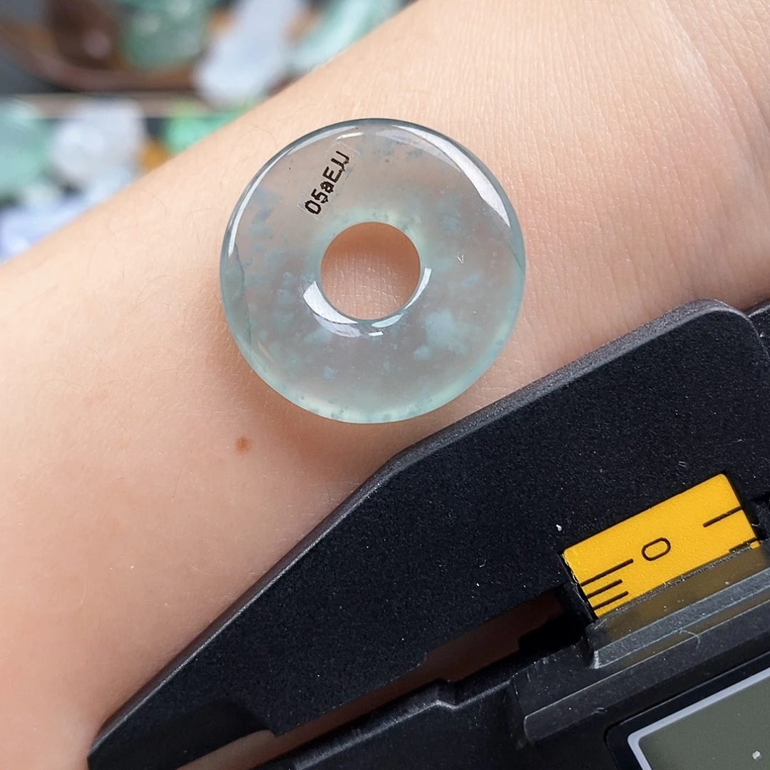 翡翠未镶嵌颈饰甜甜圈