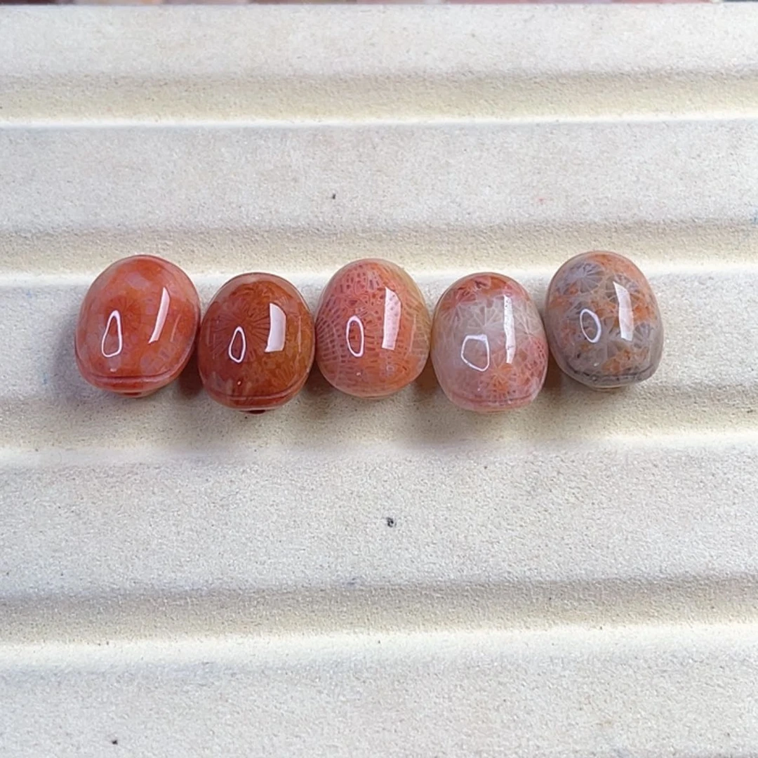 【闪购商品】硅化玉吊坠(赠链)未镶嵌乌****子