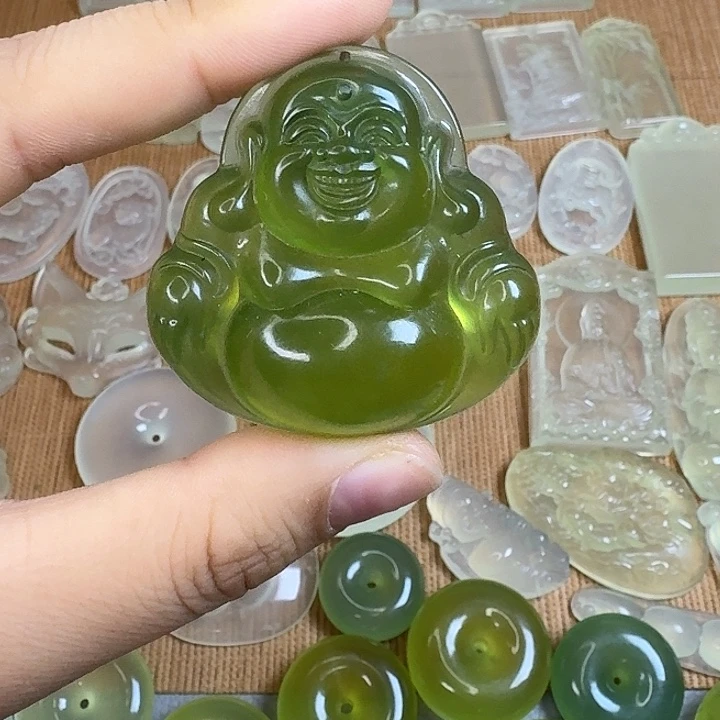 蛇纹石玉未镶嵌颈饰