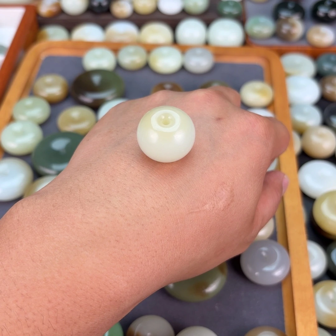 快***蛙颈饰未镶嵌和田玉