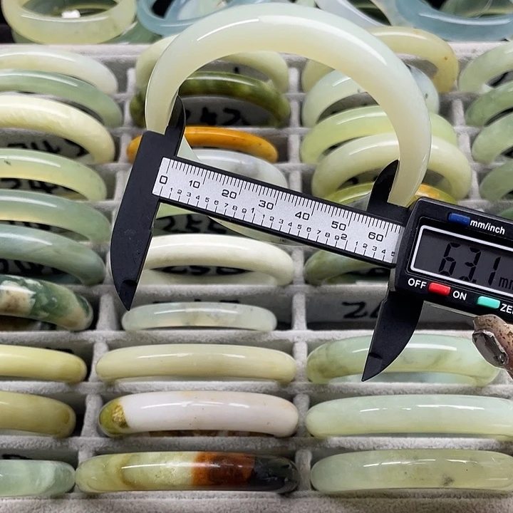 蛇纹石玉未镶嵌手镯267