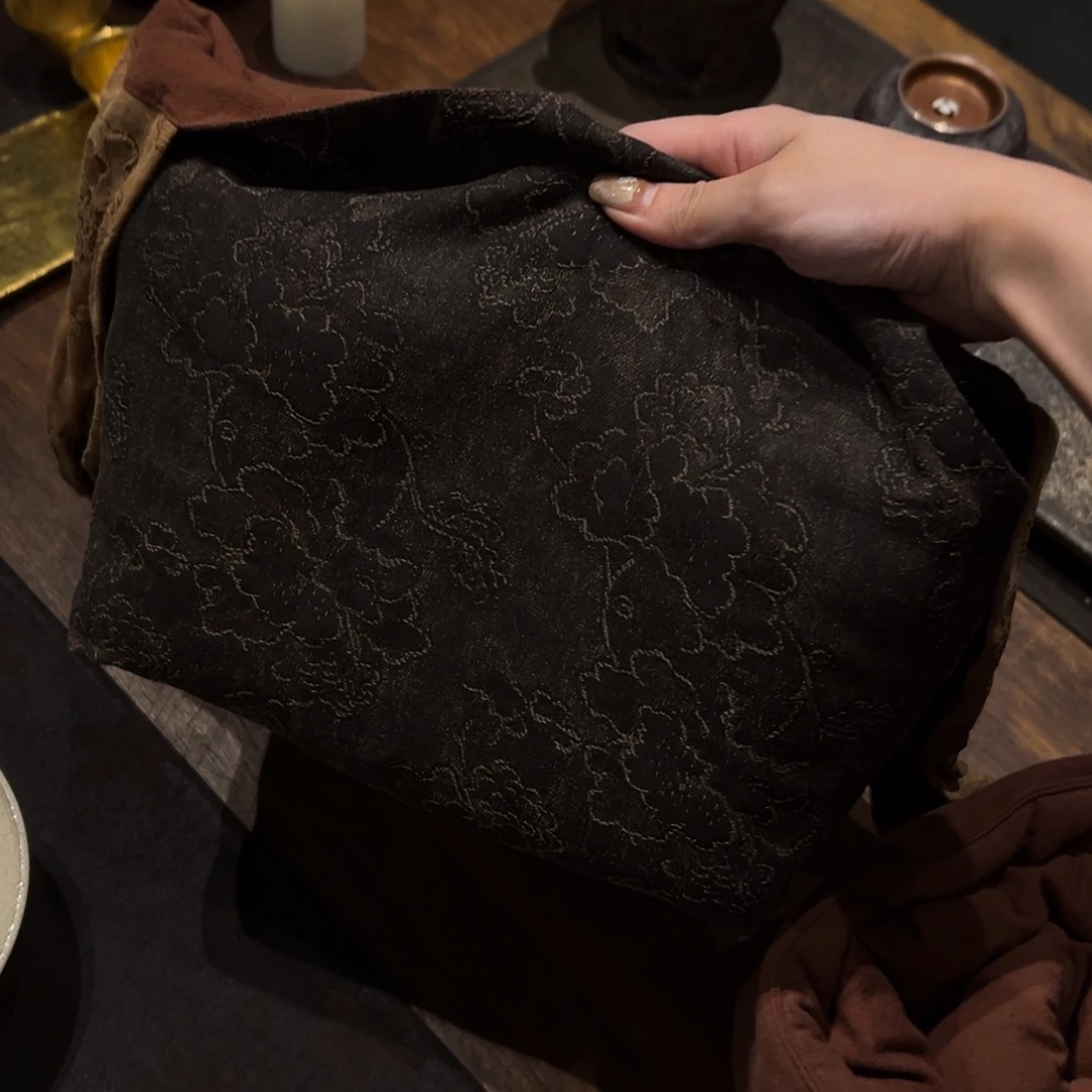 瓷片陶瓷。      陶瓷。