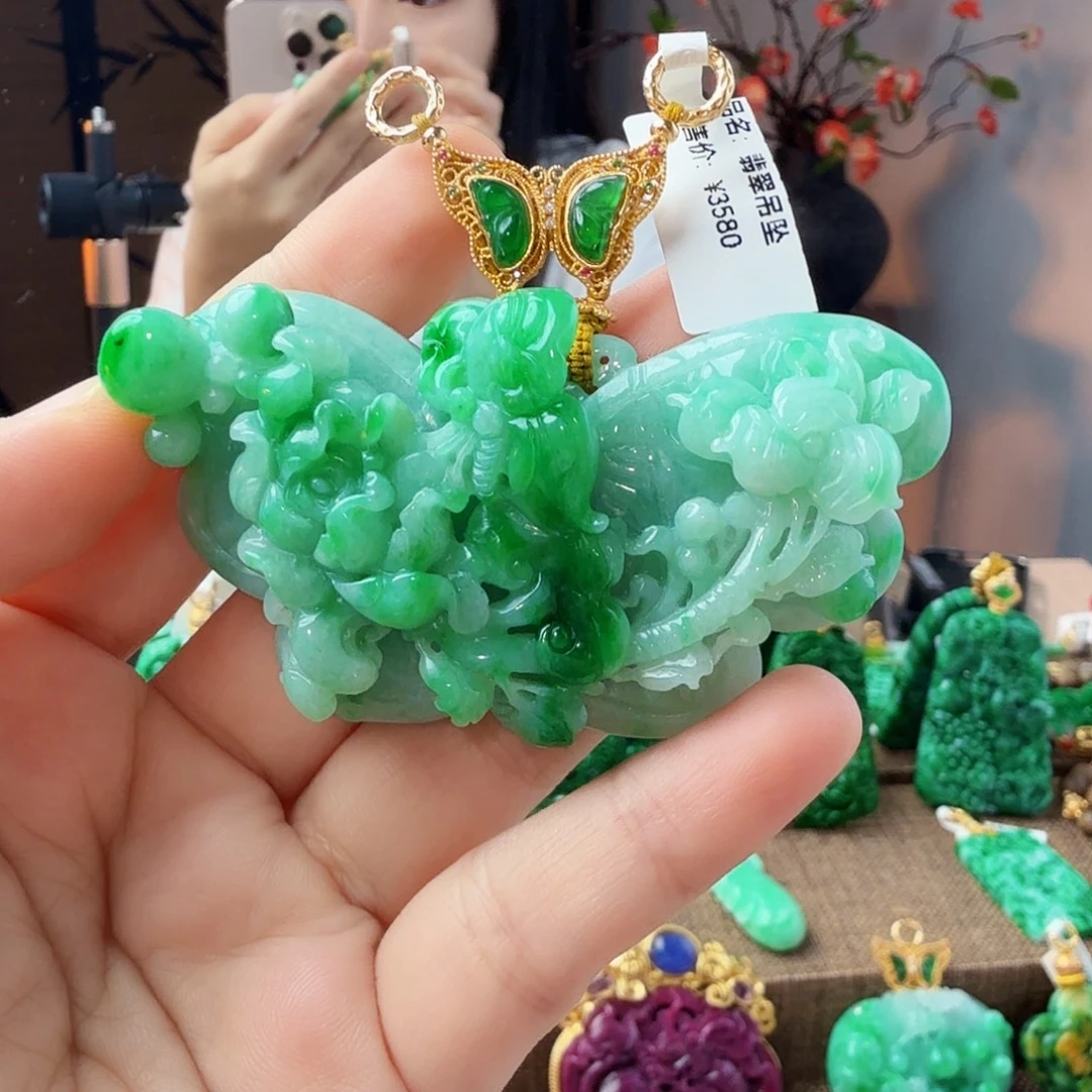 翡翠未镶嵌吊坠(赠链)福利