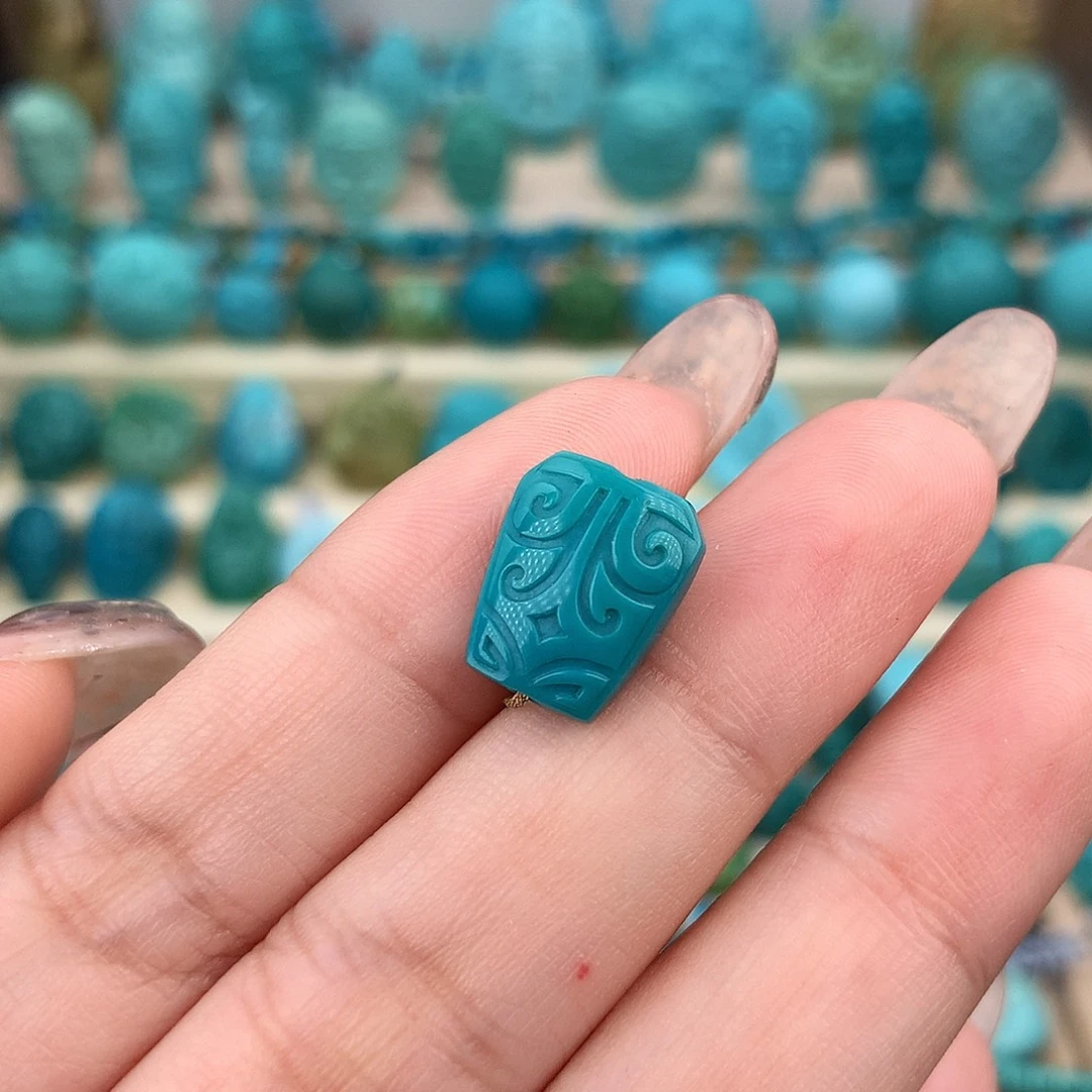 绿松石未镶嵌珠宝奇石