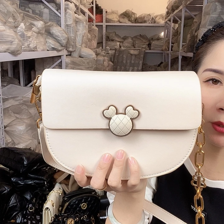 蚕丝小牛剖层皮革PU