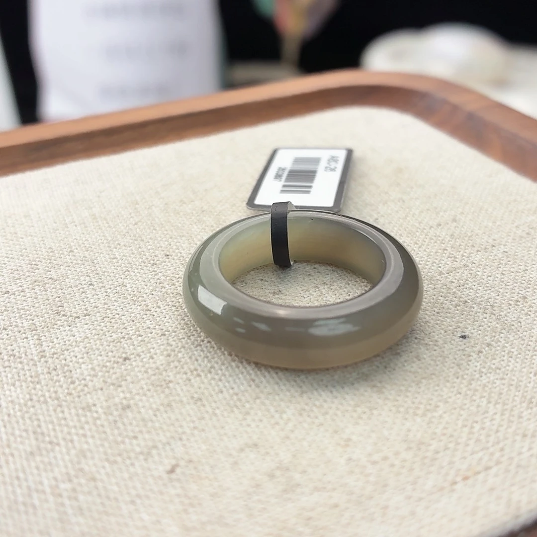 和田玉未镶嵌戒指L46烟绿轮胎直径18.2原128不退换