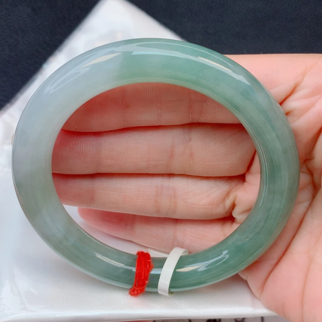 翡翠未镶嵌手镯55.7胖圆条 油青底半山水意境