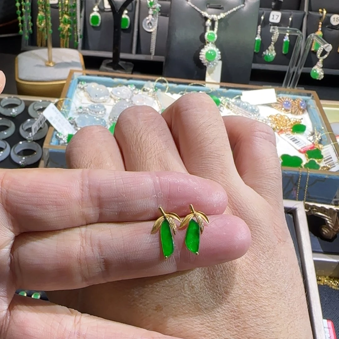 翡翠18K金镶嵌颈饰耳钉