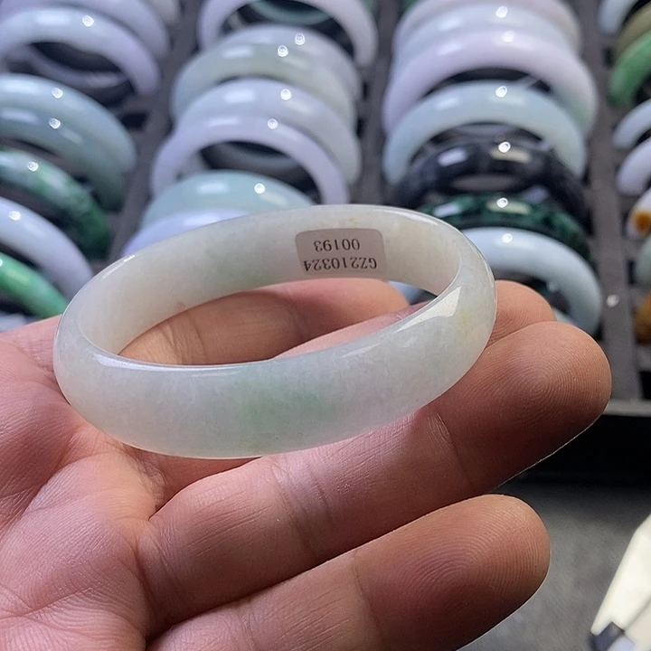 ****运翡翠未镶嵌手镯贵妃