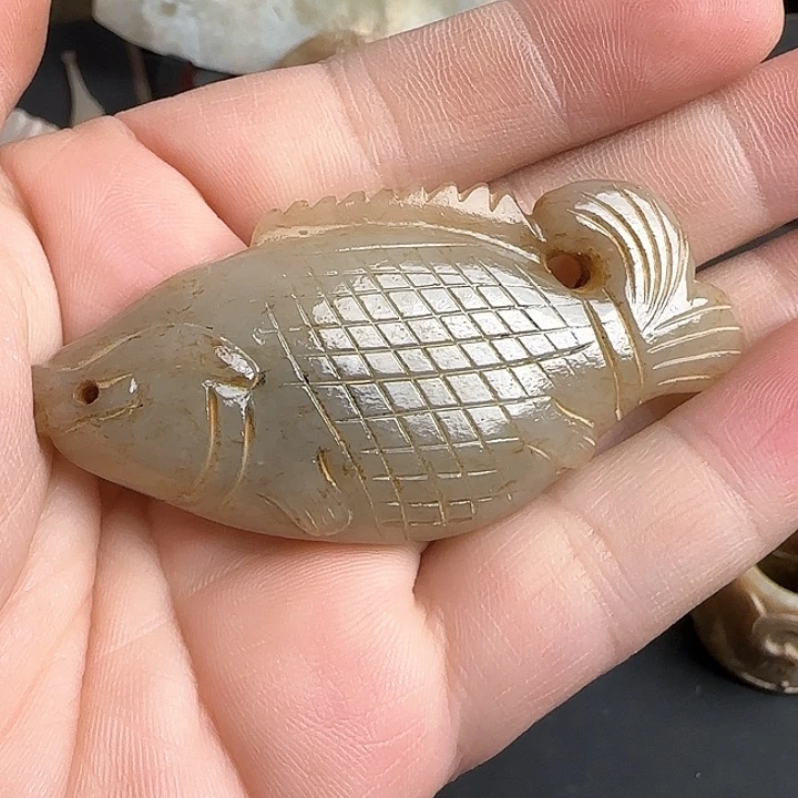和田玉（糖玉）车挂未镶嵌美****样