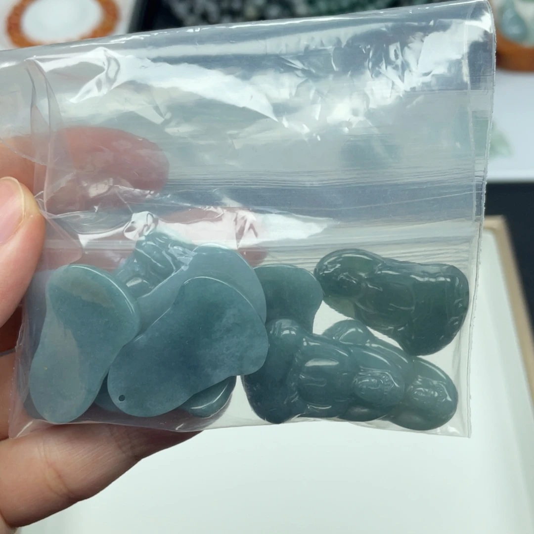 翡翠未镶嵌颈饰10个观音