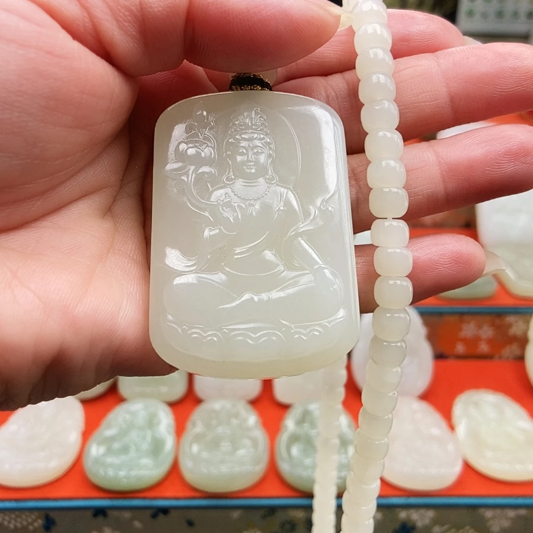 H***e和田玉未镶嵌颈饰