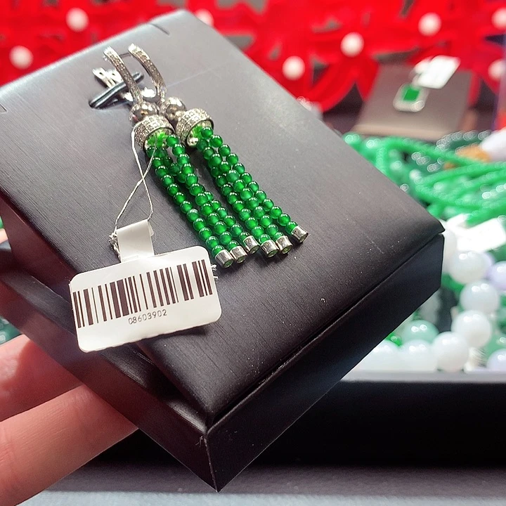 翡翠耳饰未镶嵌翡翠