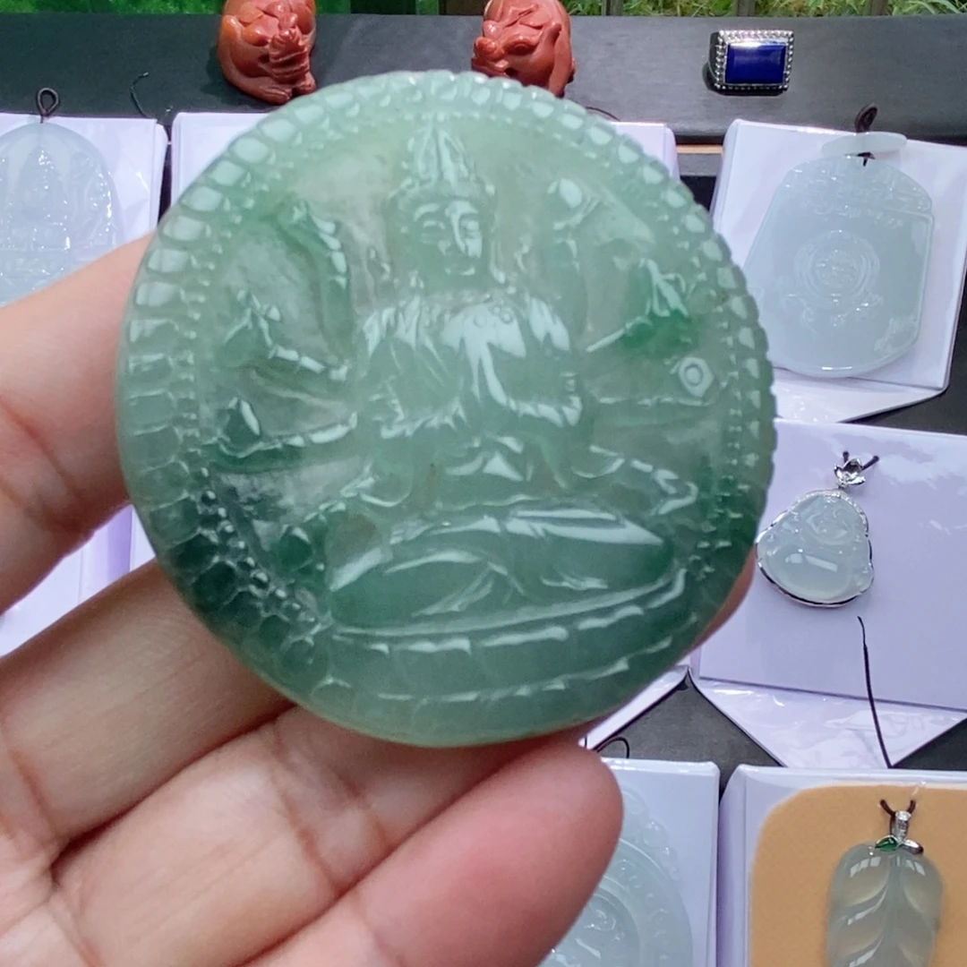 翡翠未镶嵌颈饰千手