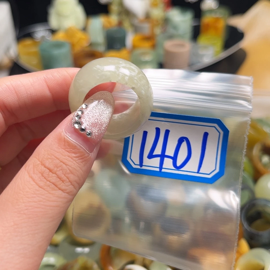 姜***_蛇纹石玉未镶嵌珠宝奇石