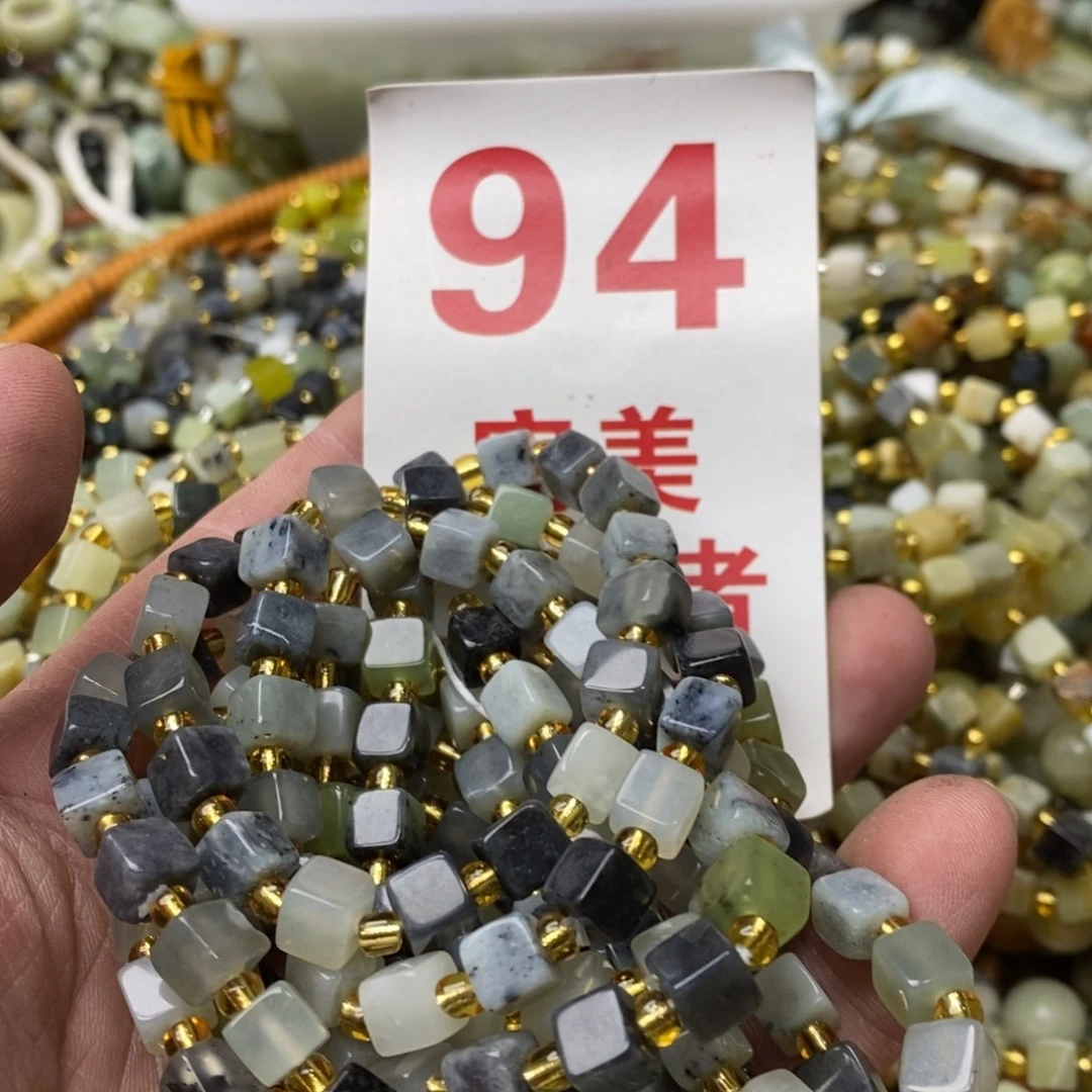 蛇纹石玉挂坠未镶嵌