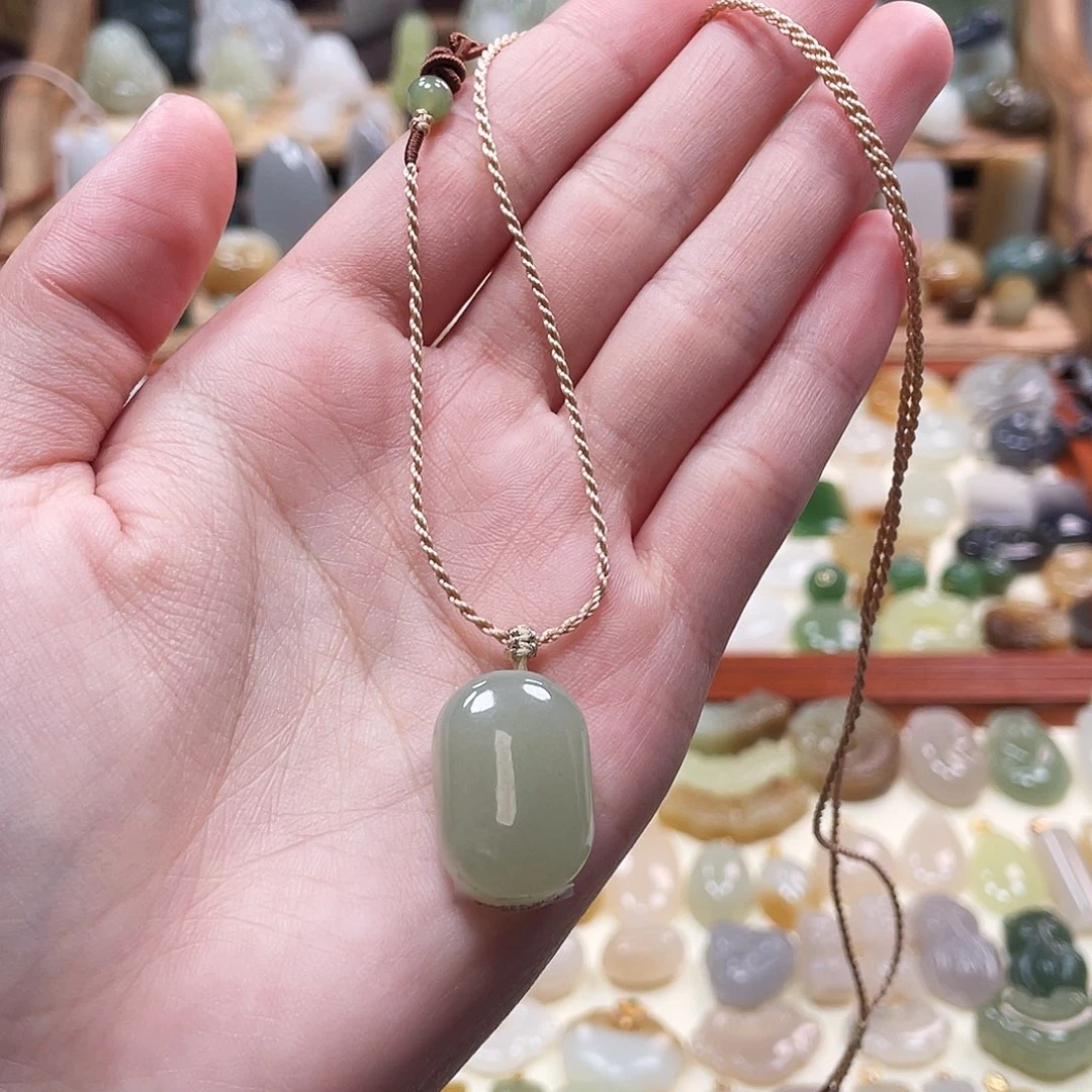 和田玉未镶嵌吊坠(赠链)