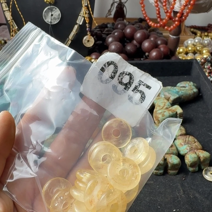 杨***◠玛瑙/玉髓未镶嵌颈饰