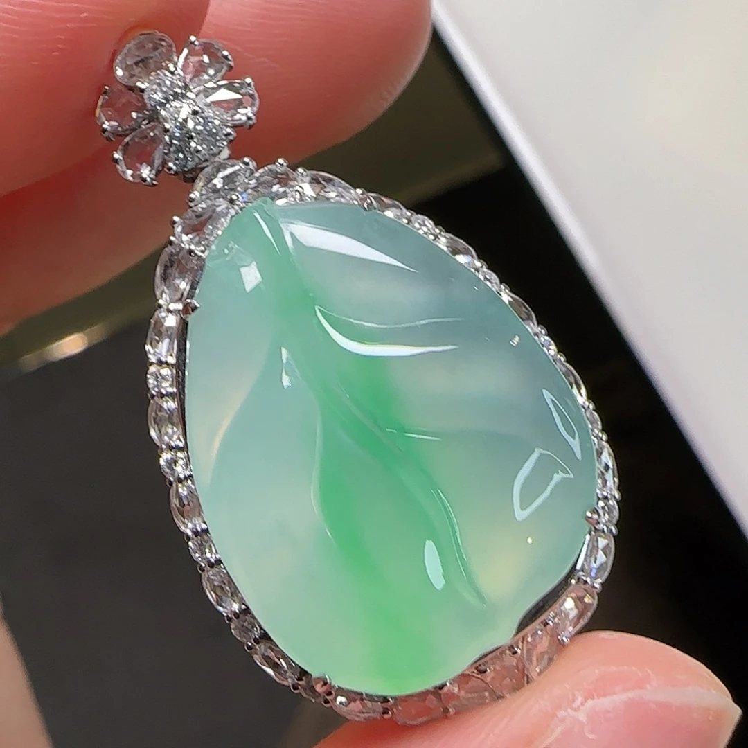 翡翠18K金镶嵌颈饰天然翡翠