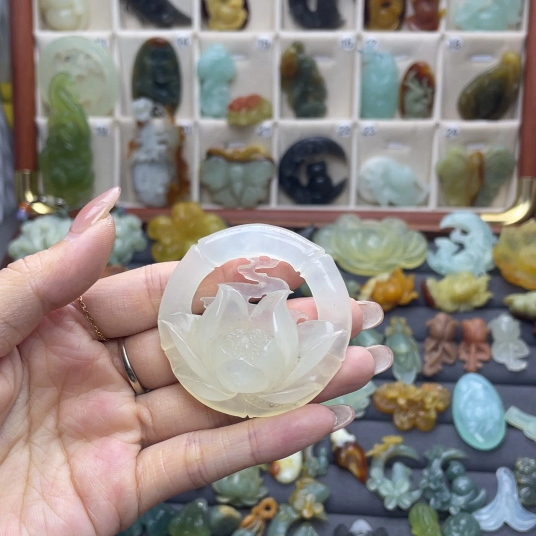 蛇纹石玉未镶嵌颈饰