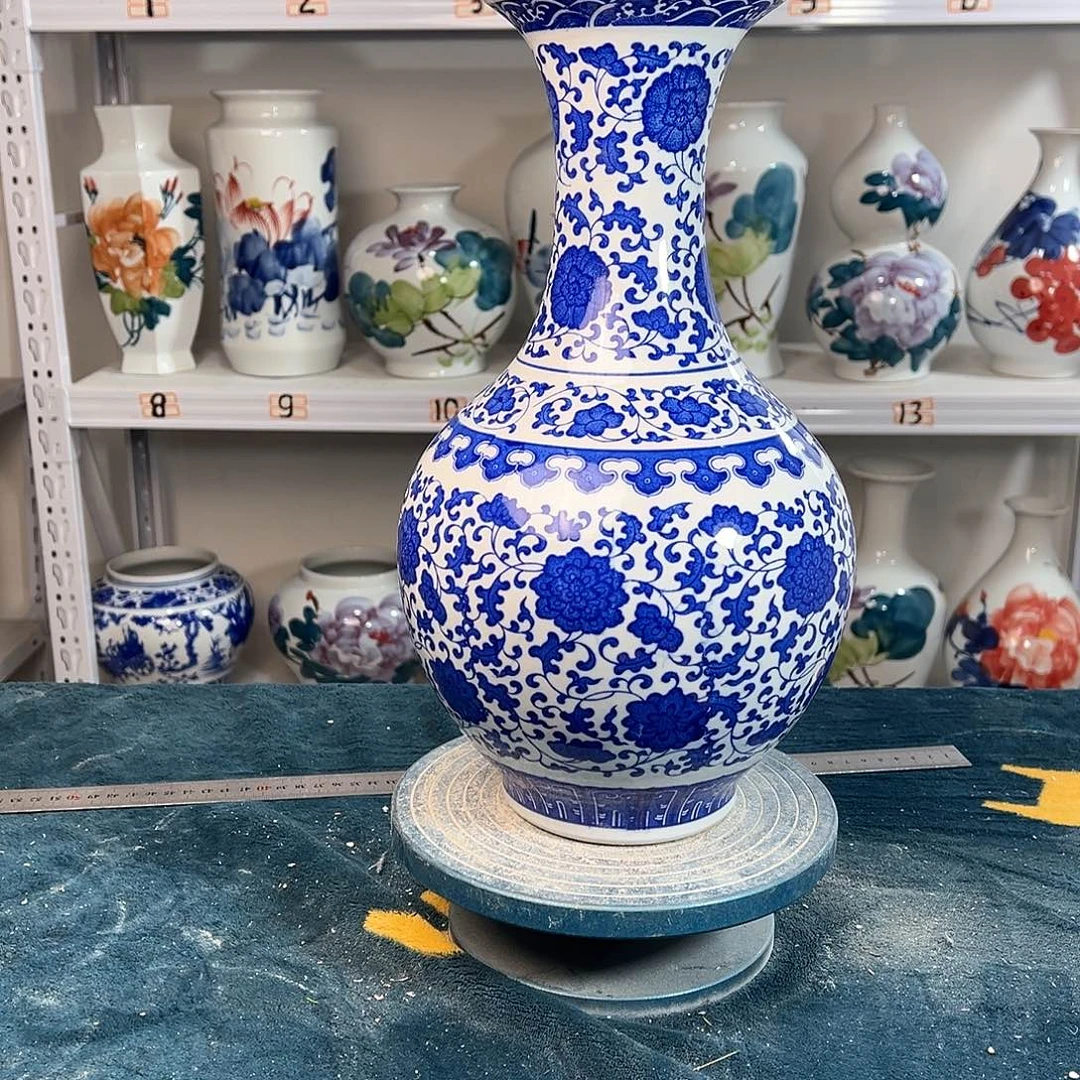 摆件景德镇陶瓷缠枝