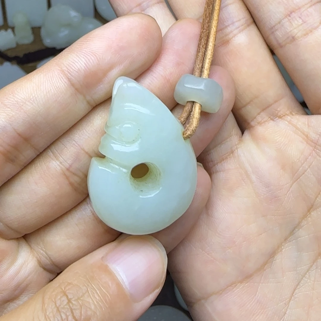 未镶嵌和田玉挂件玉猪龙