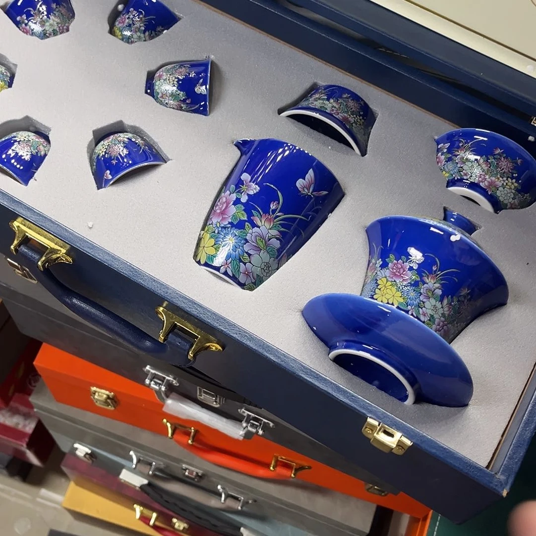 孤品茶具套装等。           