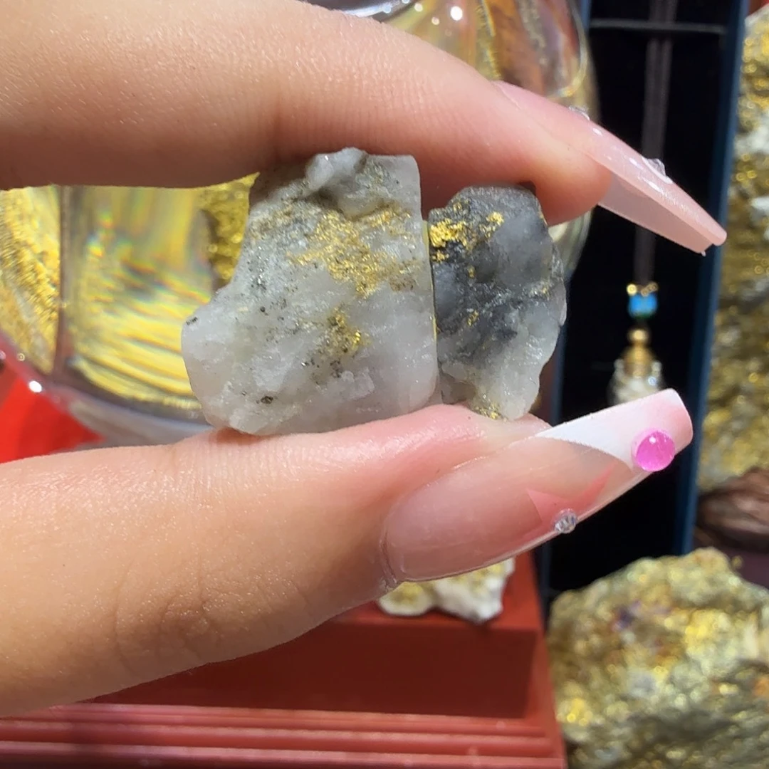 李聚金阁天然明金矿标