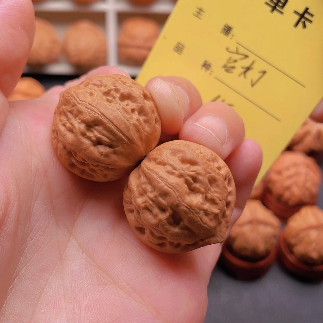 文玩核桃把件龘****灥宫灯