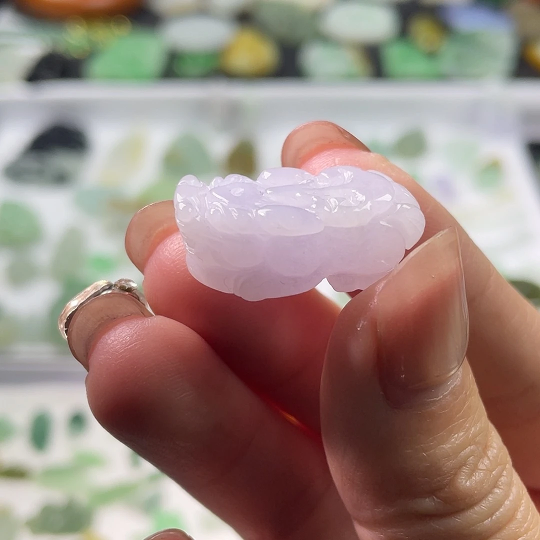 翡翠未镶嵌颈饰貔貅