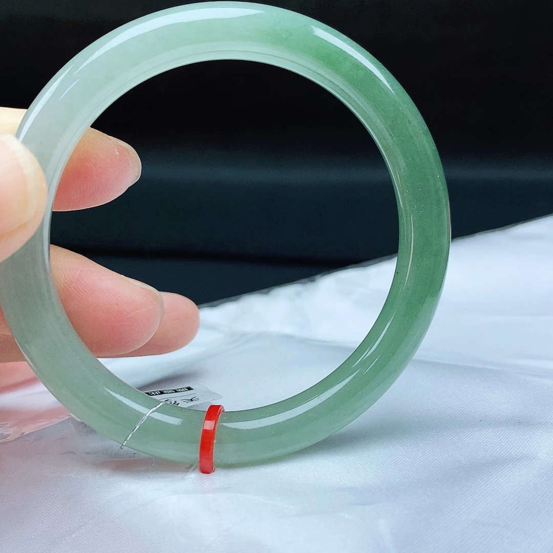 翡翠手镯未镶嵌53圈