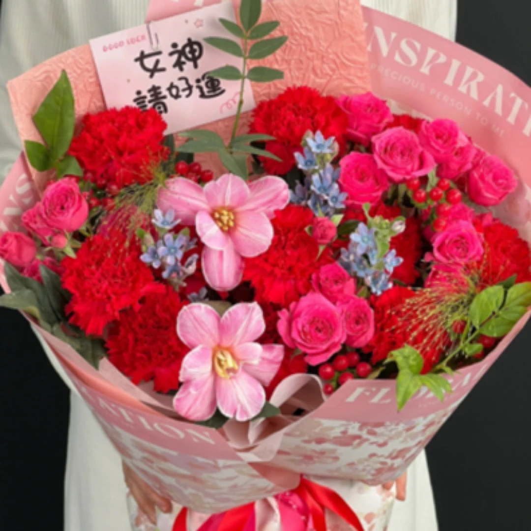 11朵红色康乃馨混搭苏菲宝贝郁金香花束送妈妈送长辈生日节日礼物