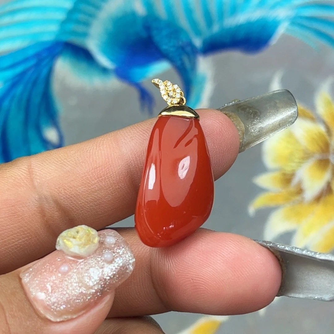 南红玛瑙18K金镶嵌吊坠
