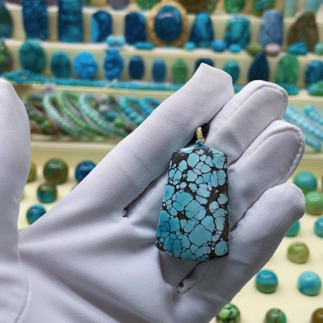 绿松石未镶嵌颈饰