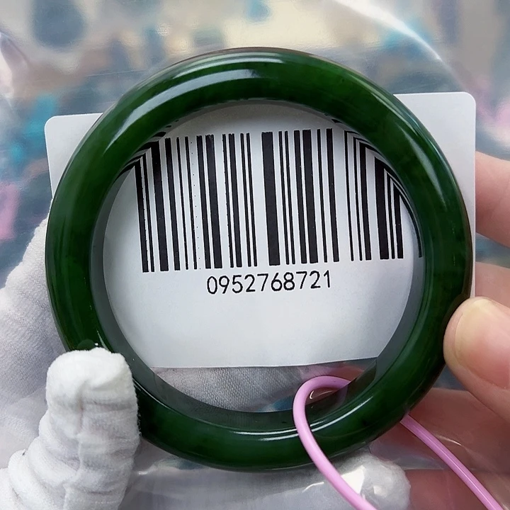 和田玉未镶嵌手镯微瑕59