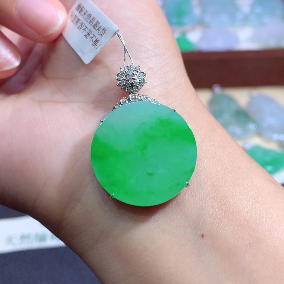 颈饰18K金镶嵌翡翠翡翠