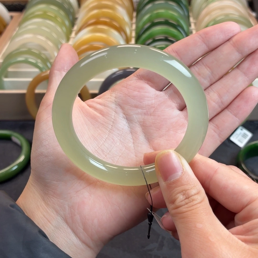 和田玉未镶嵌手镯-今日力推！冰底荧光浅晴-特温柔19