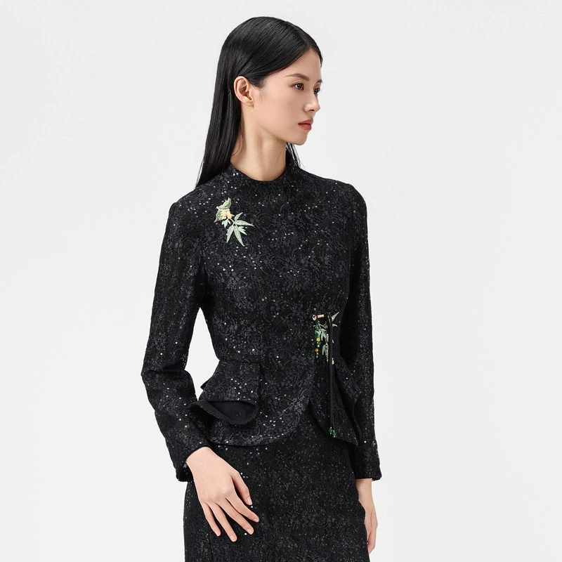 SUSSI/古色26春连身立领单排暗扣贴花短款蕾丝外套小香风高级感