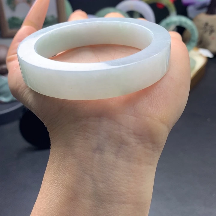 定制翡翠未镶嵌翡翠手镯