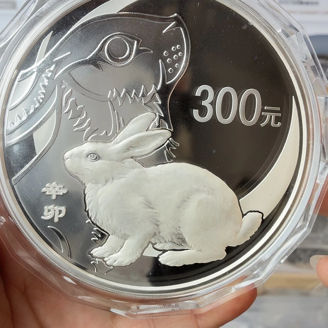 纯银2011年兔公斤银带盒证