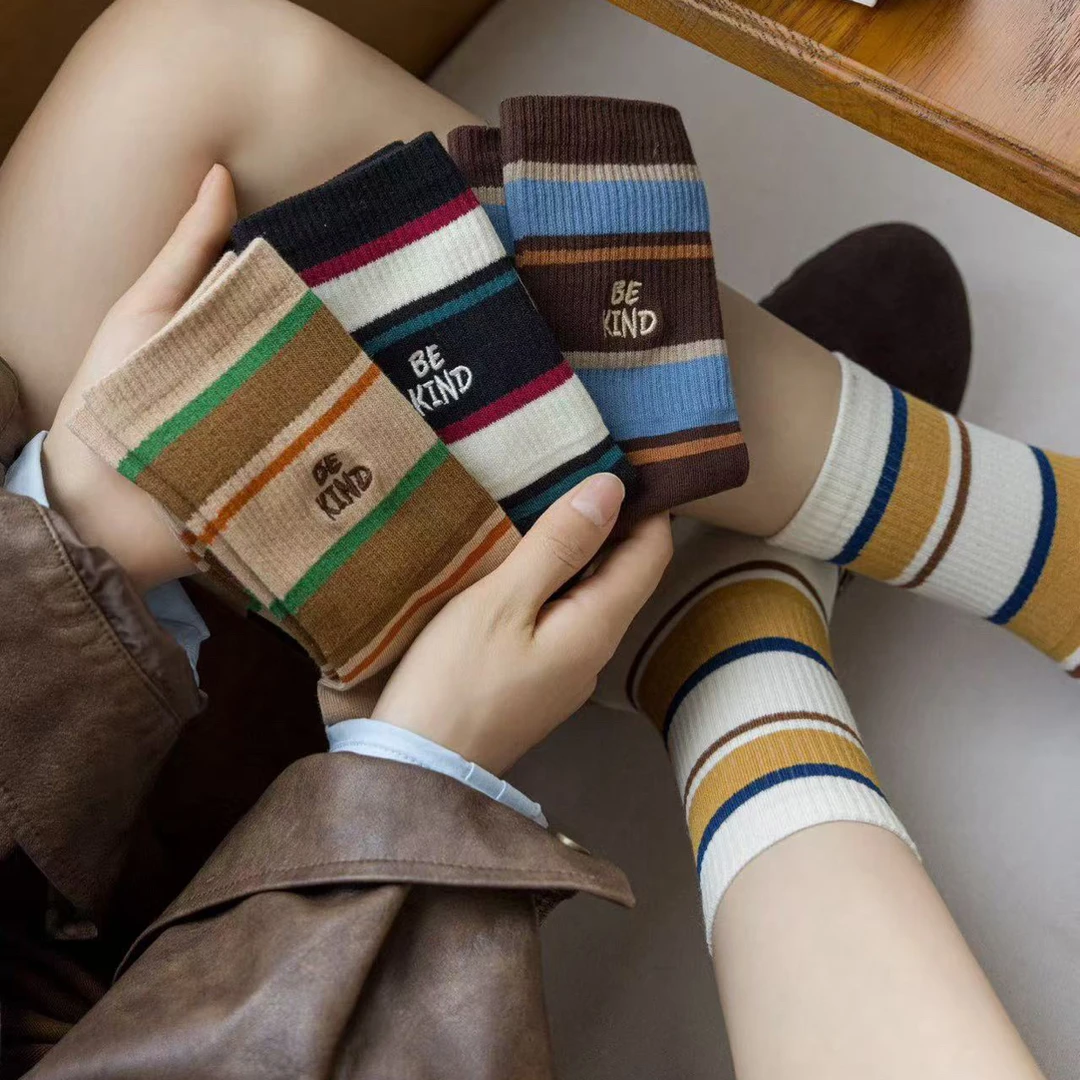 【岳姐姐】新款撞色字母条纹运动风中筒袜搭配芭比裤ins棉袜